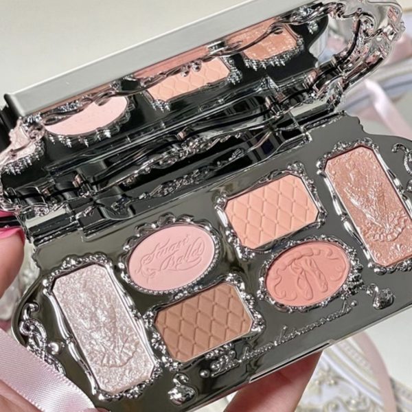 Flower Know Eye Shadow Compact with Pure Desire shades for highlight and contour